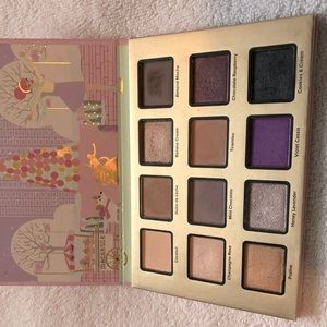 Too faced Merry Macarons palette